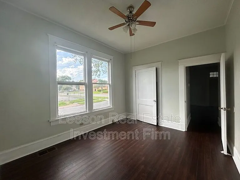 527 Wichita St — Photo 3