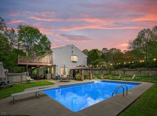 5 Francine Pl, Oak Ridge, NJ 07438