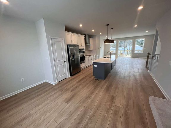 5th image of 426 Burden Dr #1