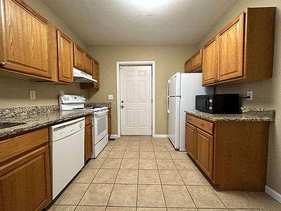3rd image of 1906 E 36th Ave