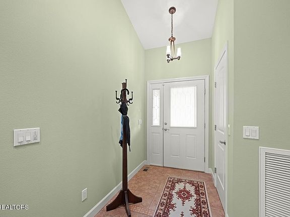 3rd image of 14 Heatherhurst Ct #3