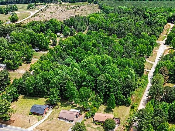 2nd image of 50 Pineview Cir