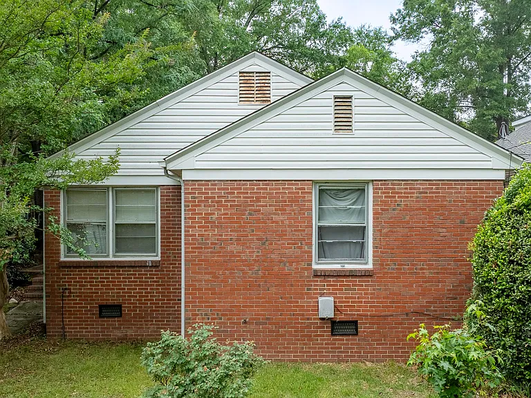 919 N Buchanan Blvd — Photo 1