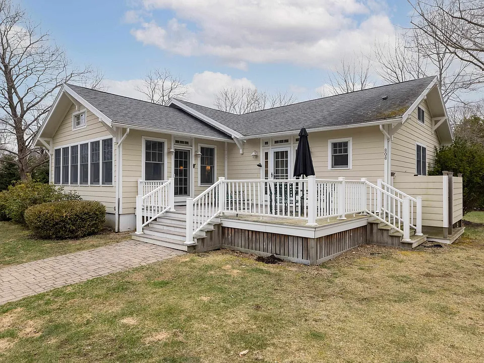 808 Central Rd