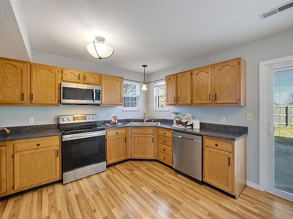 5th image of 355 Vermillion Dr