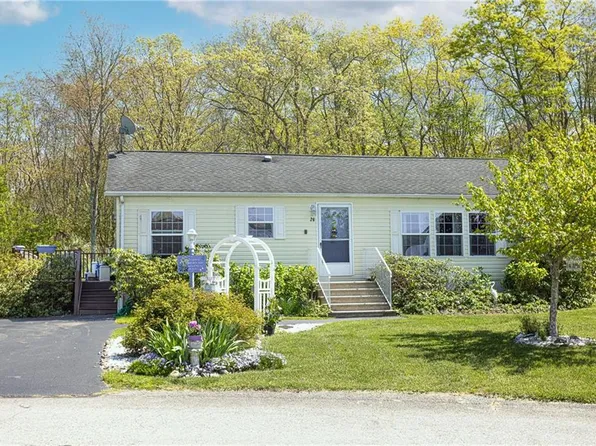 26 Blackbird Ct, Tiverton, RI 02878