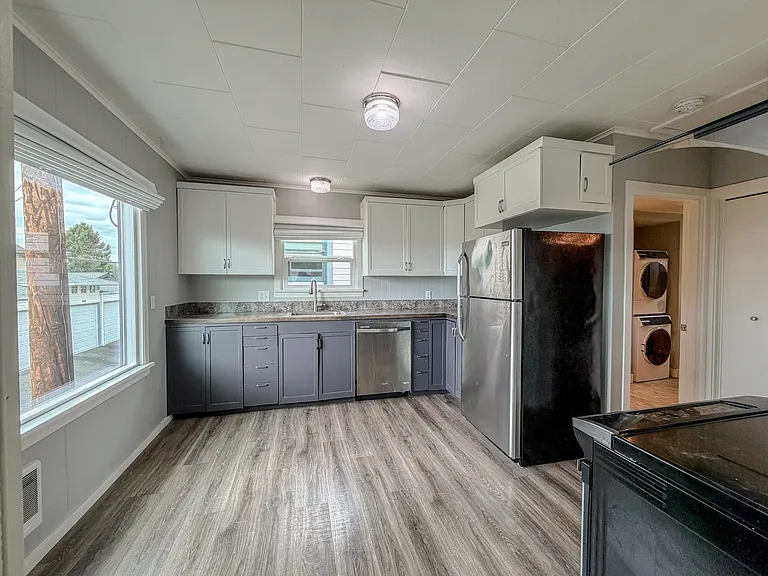 2212 Rucker Ave — Photo 6
