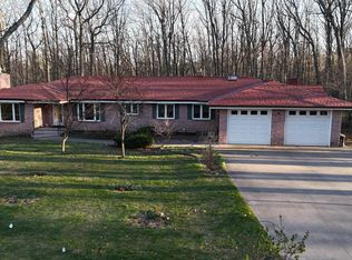 1002 Allouez Rd, Marquette, MI 49855