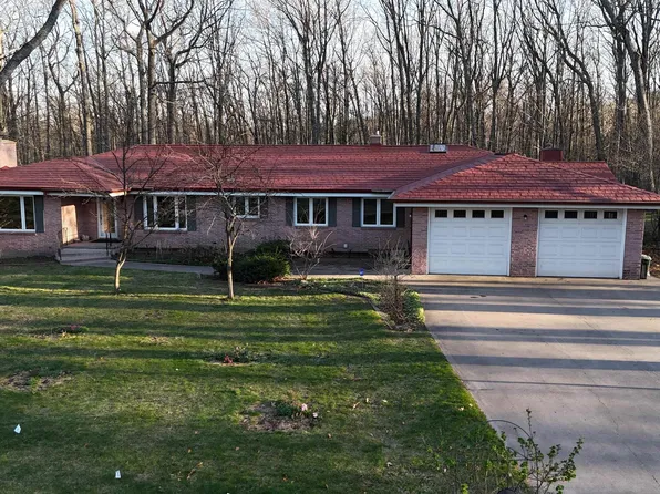 1002 Allouez Rd, Marquette, MI 49855