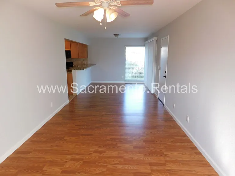 2637 Latham Dr — Photo 9