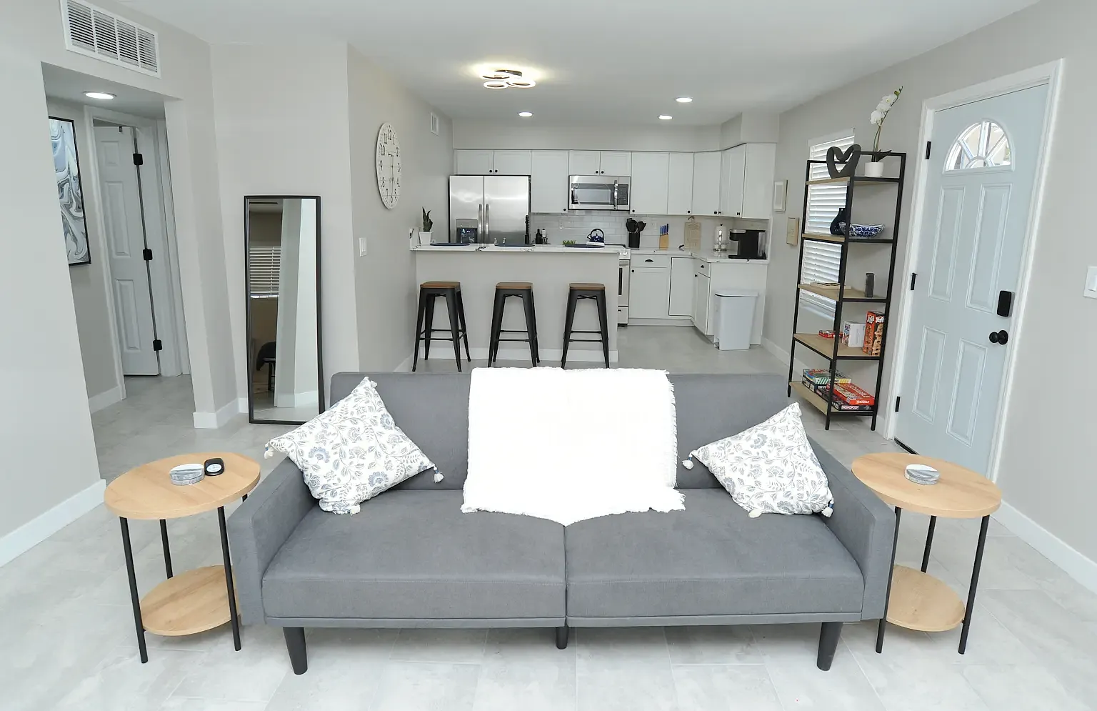 2 bed, 837 sqft, $1,975 — Photo 3