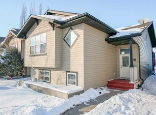 84 S Wildrose Dr, Sylvan Lake, AB T4S 2L1