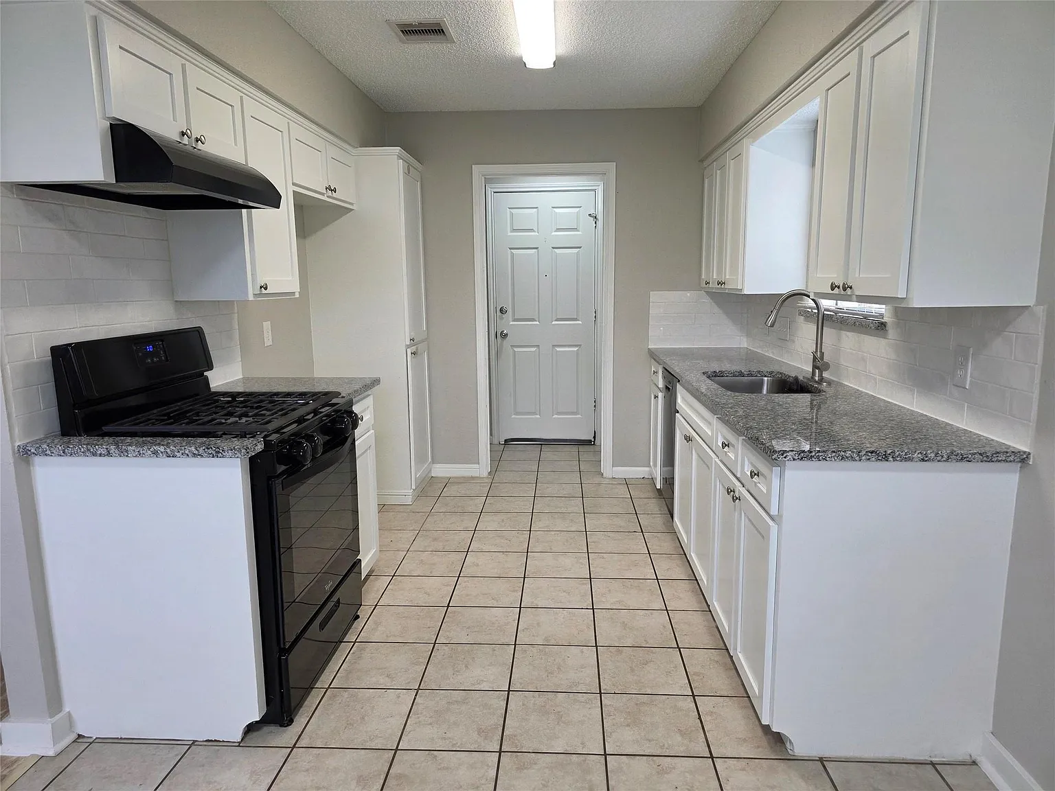 3 bed, 2.0 bath, 1310 sqft, $2,095 — Photo 4