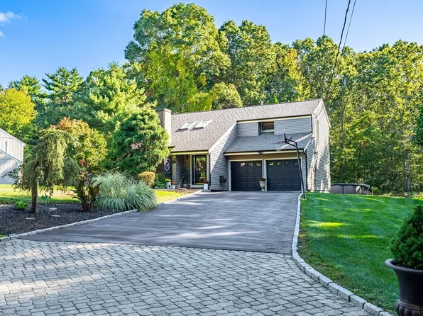 10 Quaker Ln, Swansea, MA 02777