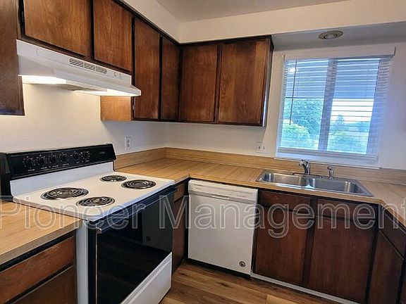 5th image of 140 Atkinson Ct #20