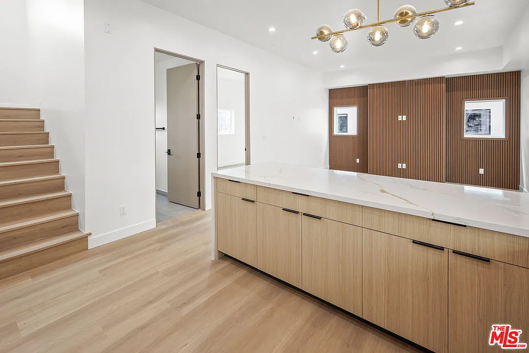 4 bed, 4.0 bath, 2000 sqft, $5,500 — Photo 4