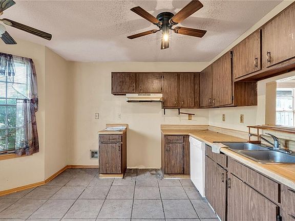 5th image of 2728 Max Dr