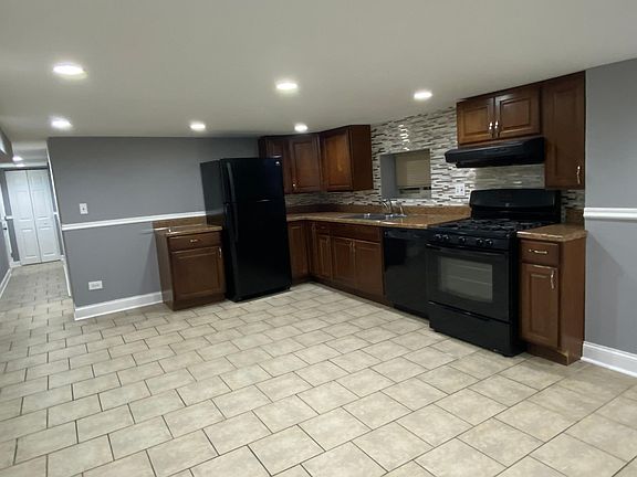 3rd image of 4039 N Austin Ave #G
