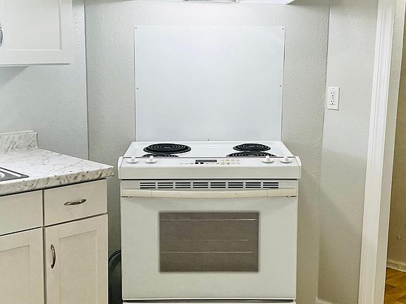 3rd image of 6257 SE 36th Ave