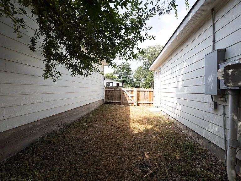 601 Coleman St #2 — Photo 24