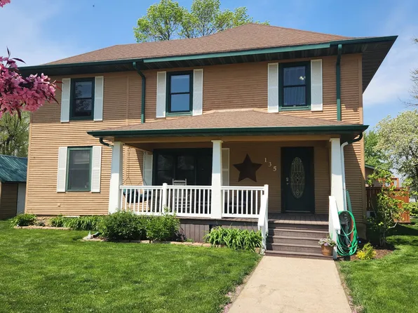 135 Commercial St S, Wessington, SD 57381