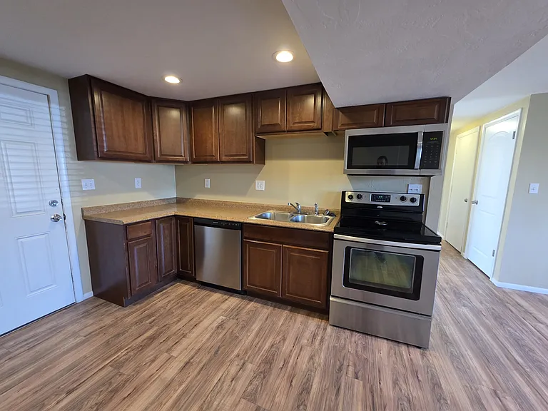 9639 S Dana Cir #Cir;-unit B — Photo 4