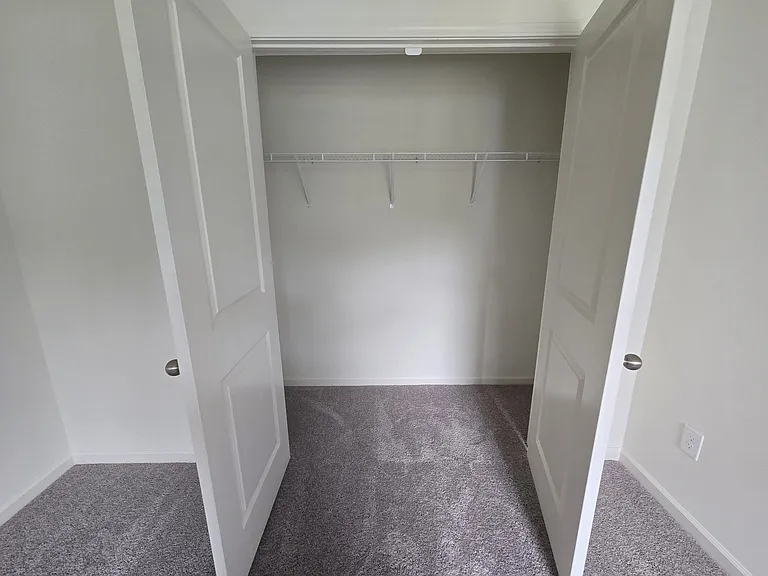 Closet in the 2nd bedroom