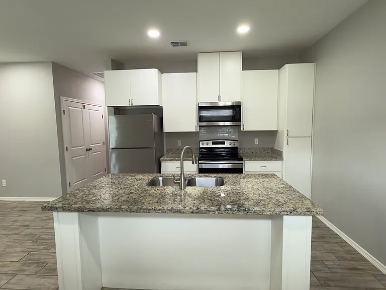 1404 W Heritage Dr #2 — Photo 4