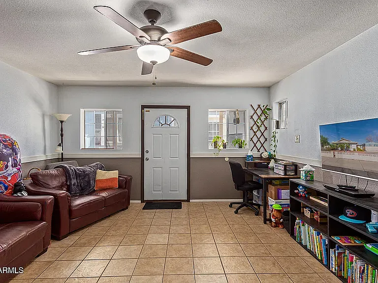 3314 W Port Au Prince Ln — Photo 4