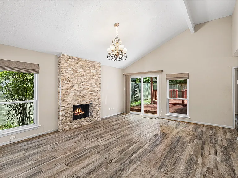 1516 Beaconshire Rd — Photo 3