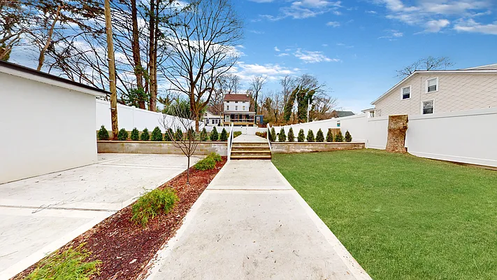 Sold by Remax Edge | media 27