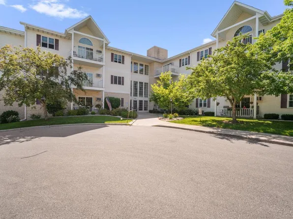 715 CANTERBERRY COURT #101, West Bend, WI 53090