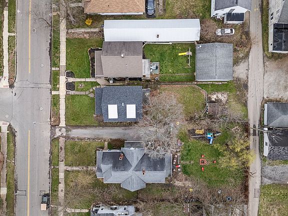 4th image of 49 Sherman Ave