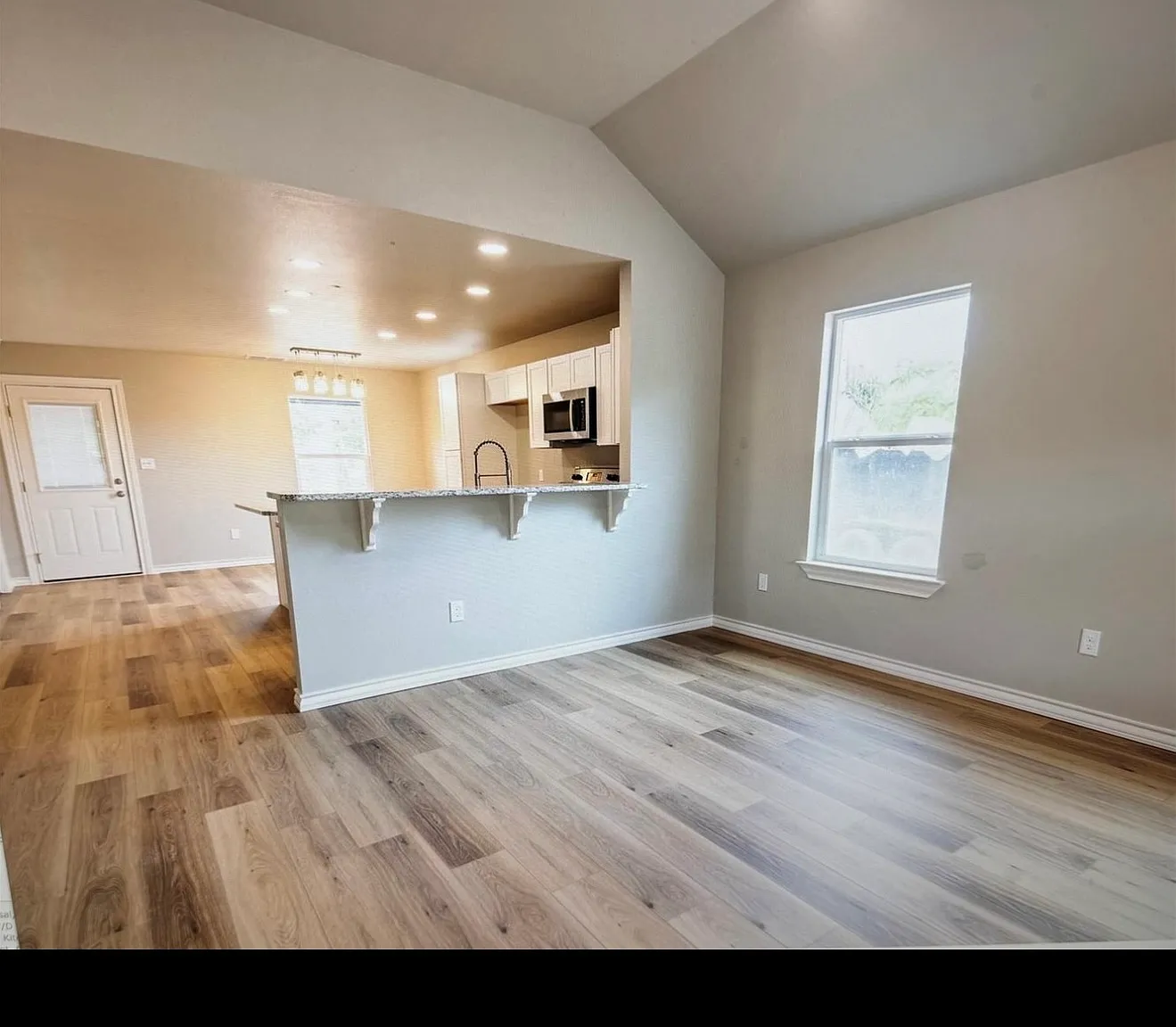 1242 Pecan St — Photo 4