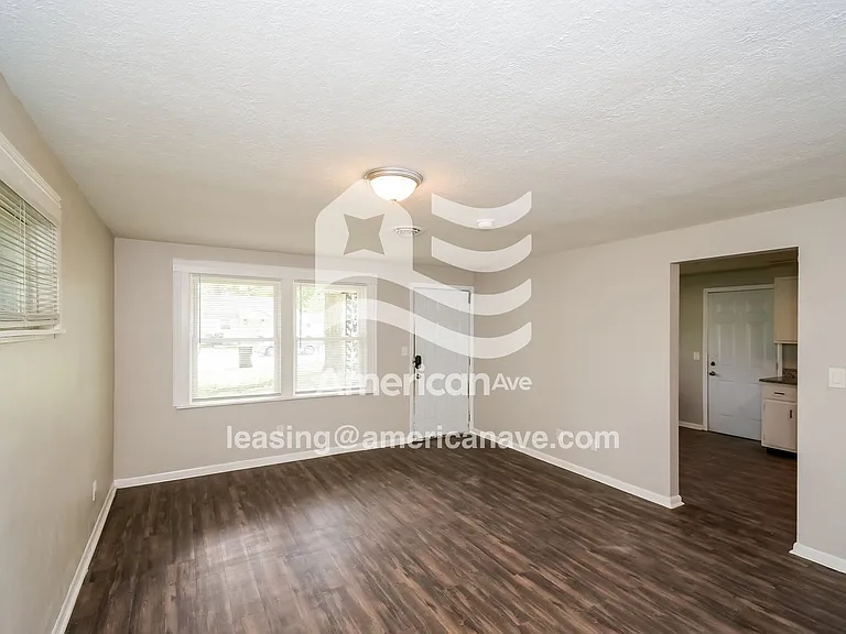 1458436_003_living_room_3.jpg