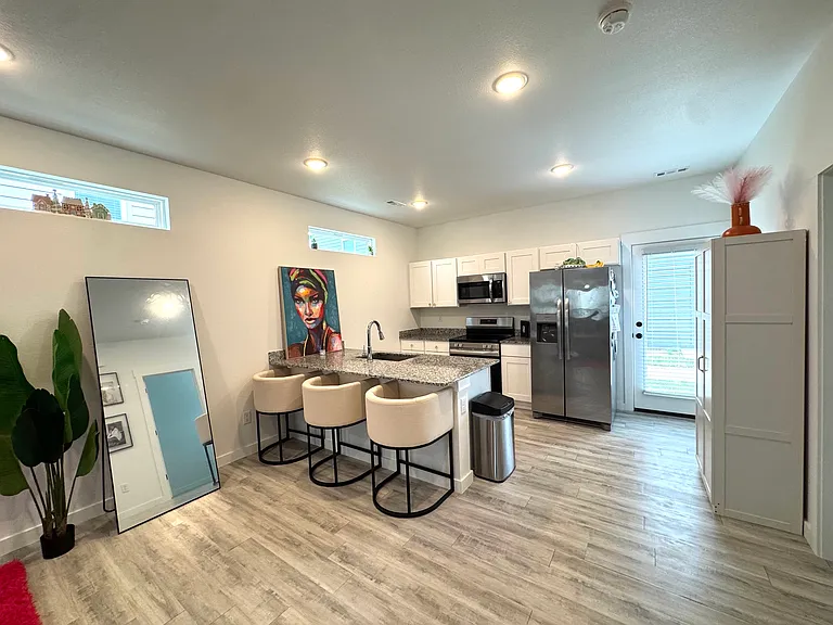 821 Massachusetts Ave — Photo 3