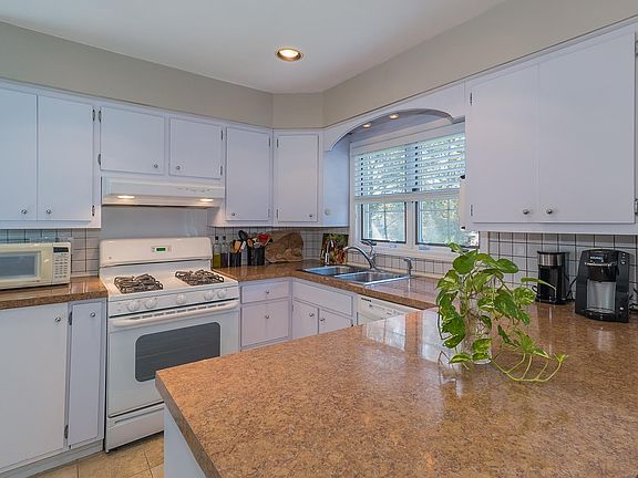 4th image of 1 Glenmark Ln