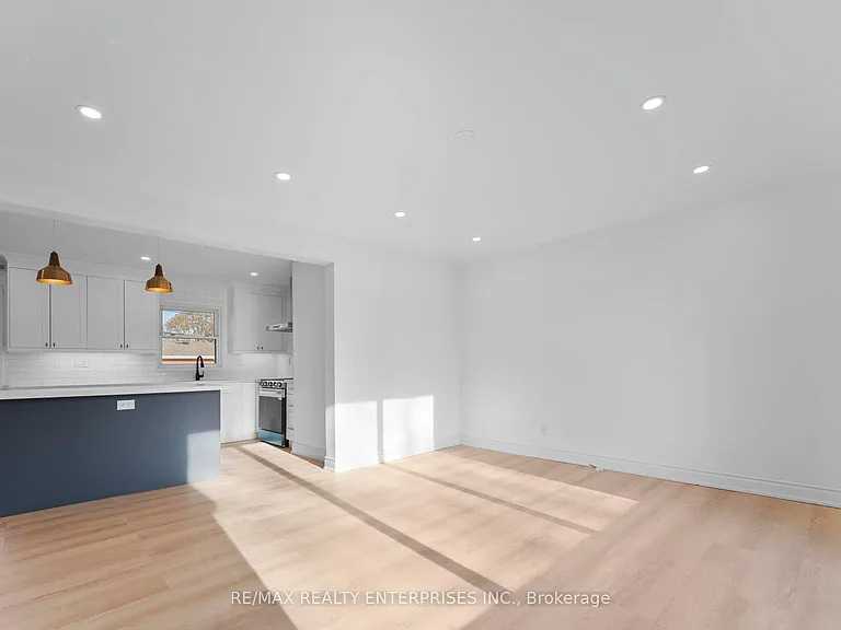 60 Wakelin Ter — Photo 4