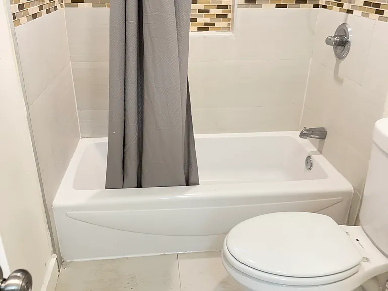 240 E 60th St #8 — Photo 14