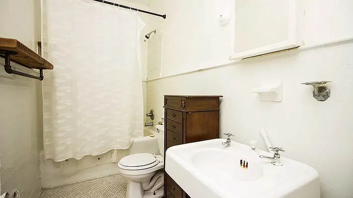 Rented by Avenues Real Estate | media 16