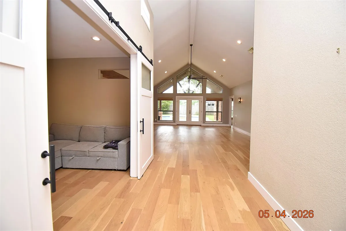 Building Photo - 421 Creekside Dr