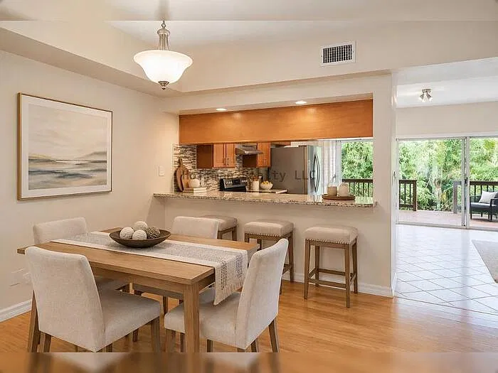 4 bed, 3.5 bath, 2500 sqft, $2,775 — Photo 3