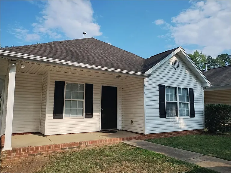 1318 Braveheart Ln — Photo 2