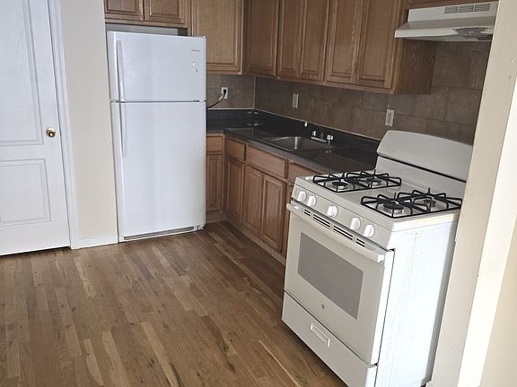 2nd image of 668 E 234th St #1