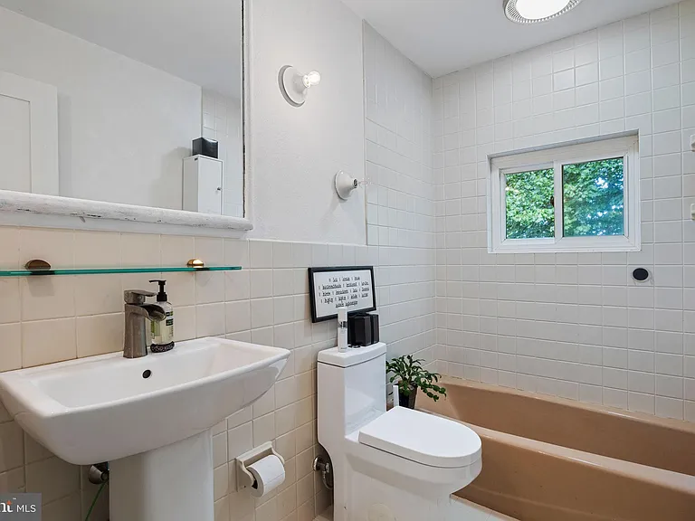 601 Cathcart Rd — Photo 12