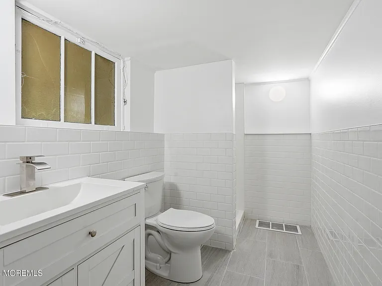 211 Cedar Ave — Photo 41