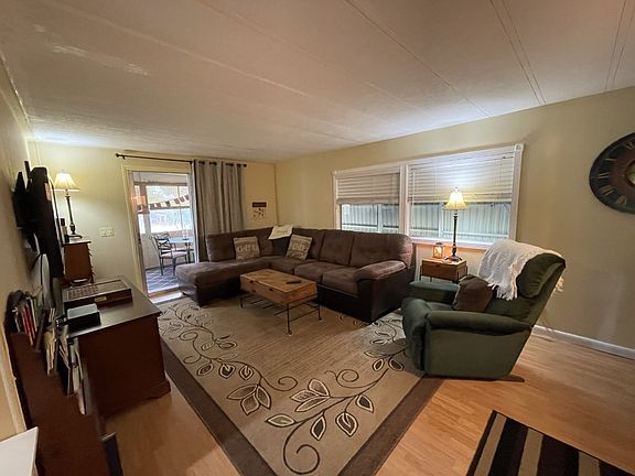 4th image of 8619 Crown Dr