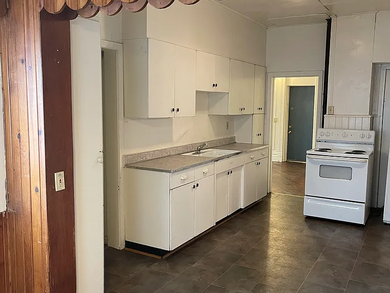 618 E Court St #1 — Photo 6