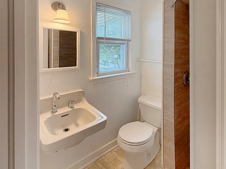 111 N Main St — Photo 11