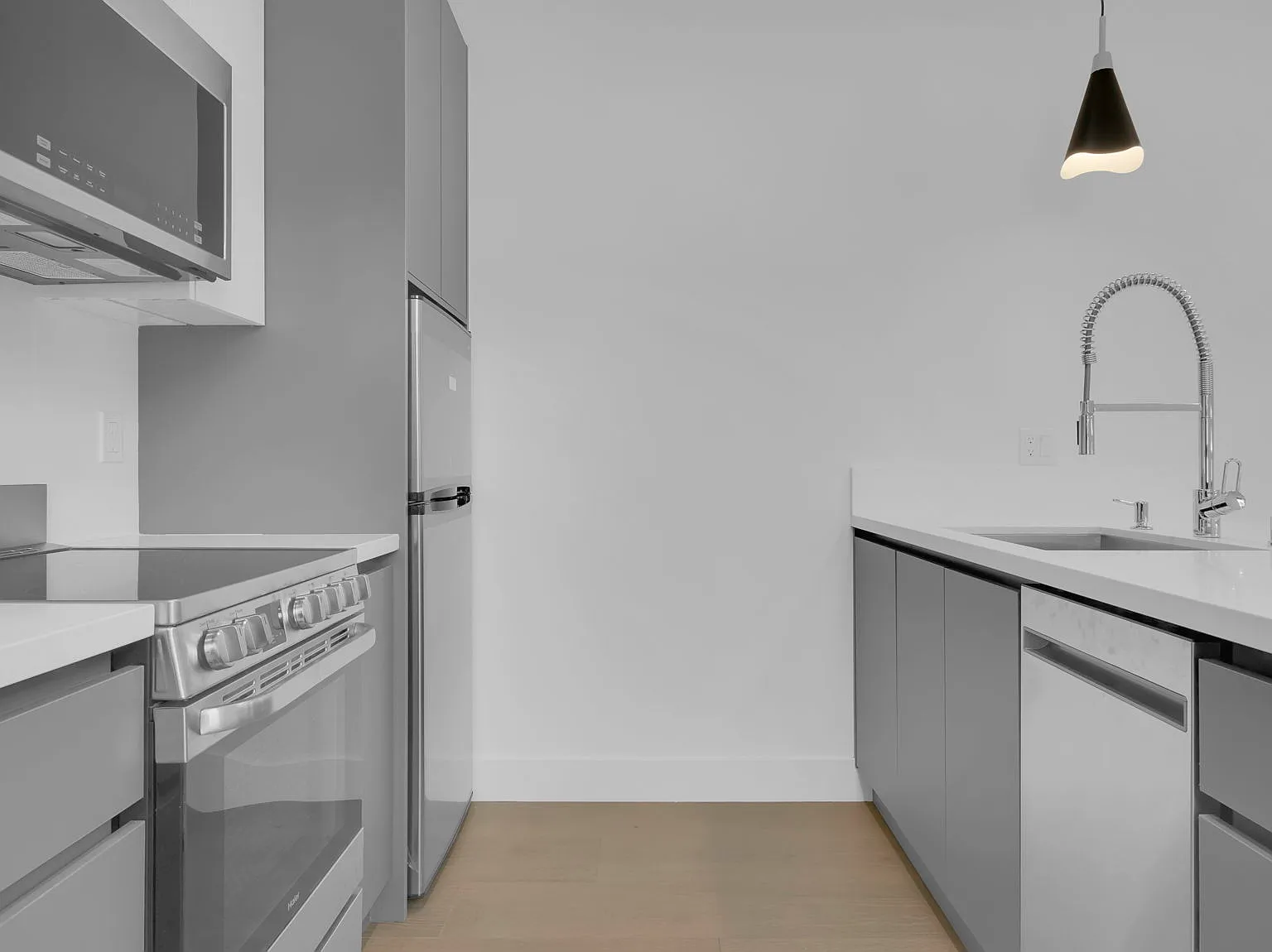 2 bed, 730 sqft, $3,995 — Photo 3